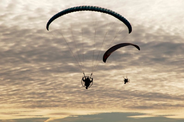  Flug in einem Motorschirm-Duo